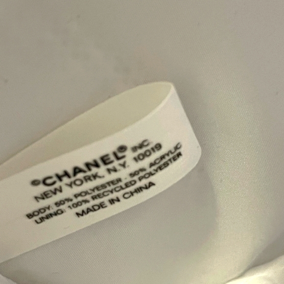 CHANEL 2022 SILVER GOLD TWEED COSMETIC BAG Pouch HOLIDAY LIMITED EDITION NEW - Picture 7 of 7